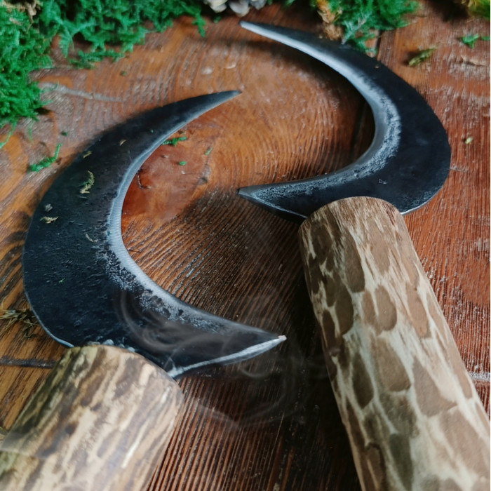Ритуальный серп с рукоятью из вишни